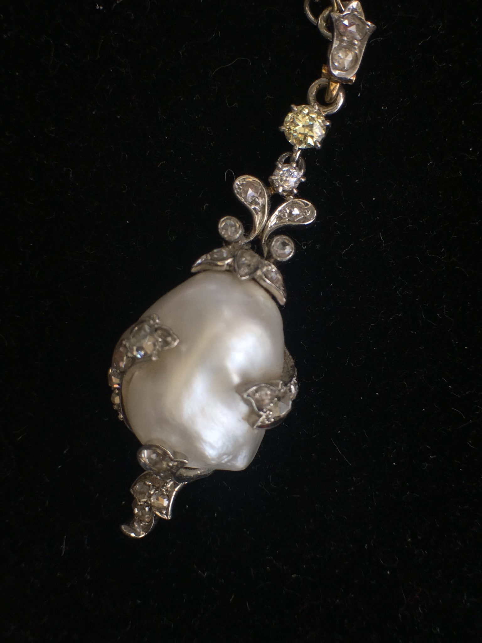 Outstanding Art Deco Seed Pearl Necklace with Baroque Pearl Drop (Vintage)